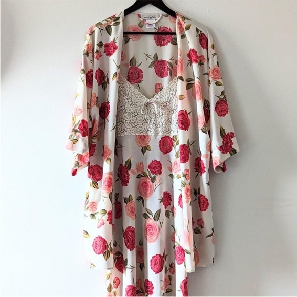 VINTAGE Vanity Fair Nightgown Set - Picture 1 of 7